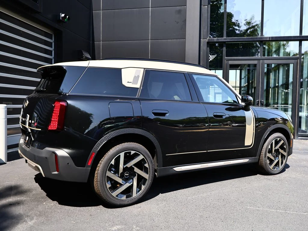 New 2027 Midnight Black MINI Iconic image 7