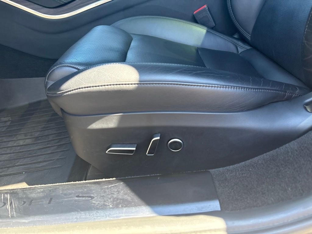 Used 2022 Midnight Silver Metallic Tesla LONG RANGE image 16