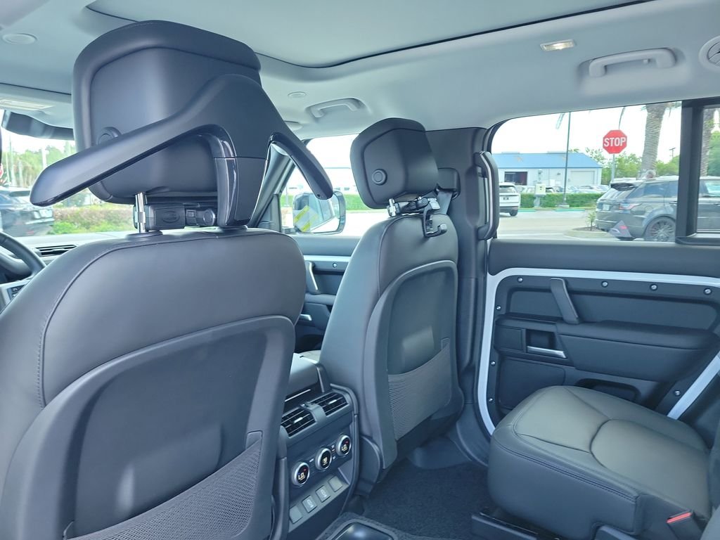 New 2026 Fuji White Land Rover S image 17