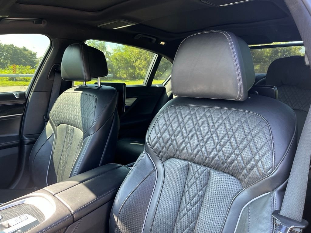 Used 2019 Black Sapphire Metallic BMW 750i xDrive image 17