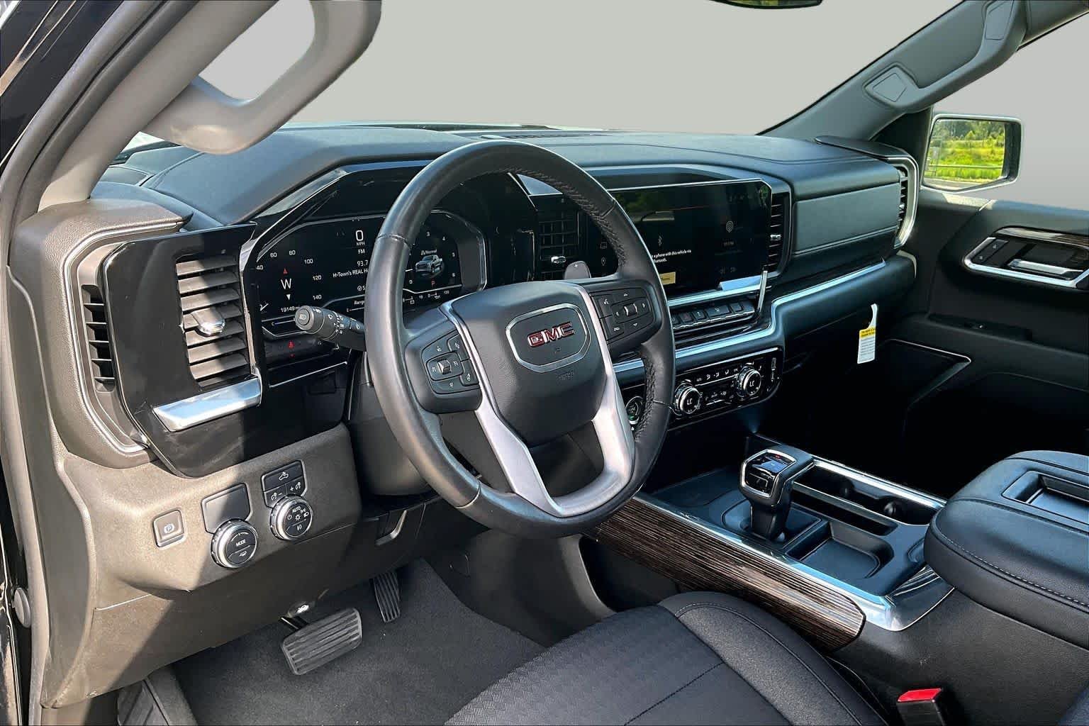 Used 2022 Onyx Black GMC Elevation image 17