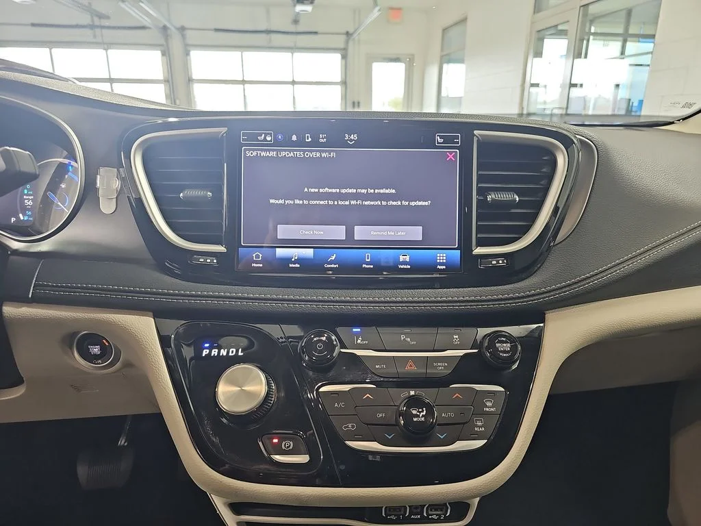 2023 Chrysler Pacifica Hybrid Touring L - Photo 27