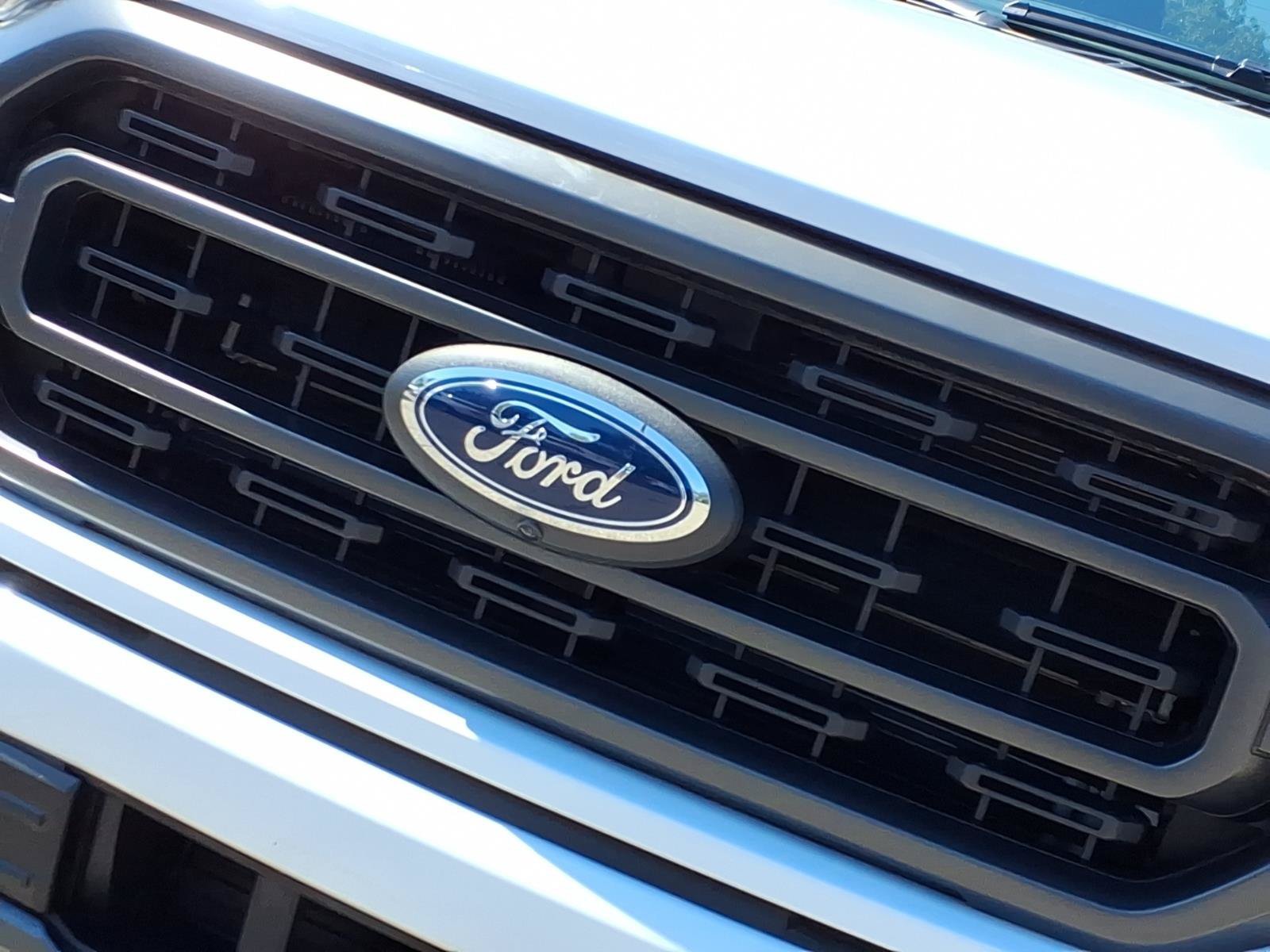 Used 2023 Oxford White Ford XLT image 17