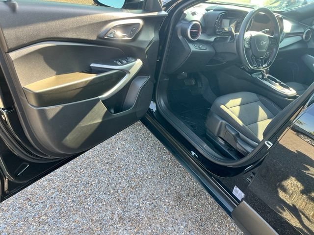 Used 2026 Mosaic Black Metallic Chevrolet 1RS image 18