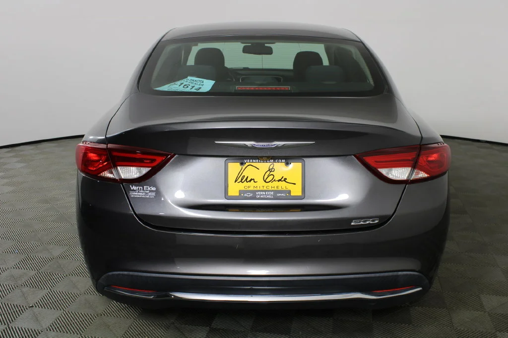 Used 2016 Gray Chrysler Limited image 6