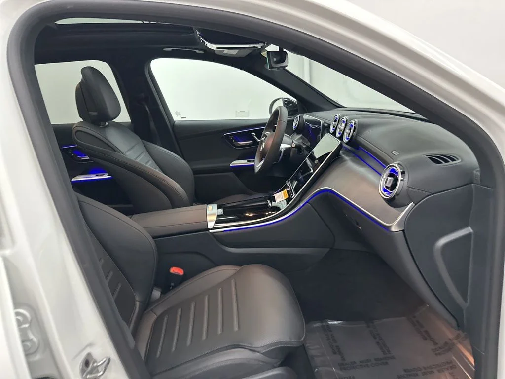 Used 2026 White Mercedes-Benz GLC 300 image 28
