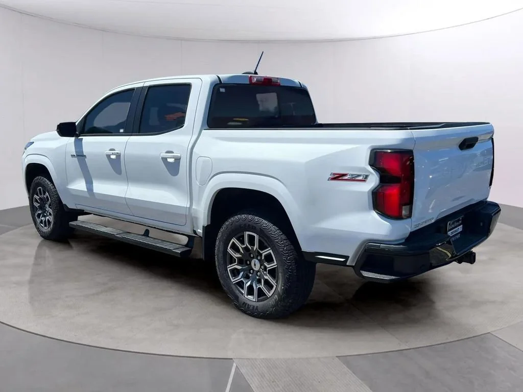 Certified Used 2023 Summit White Chevrolet Z71 image 4