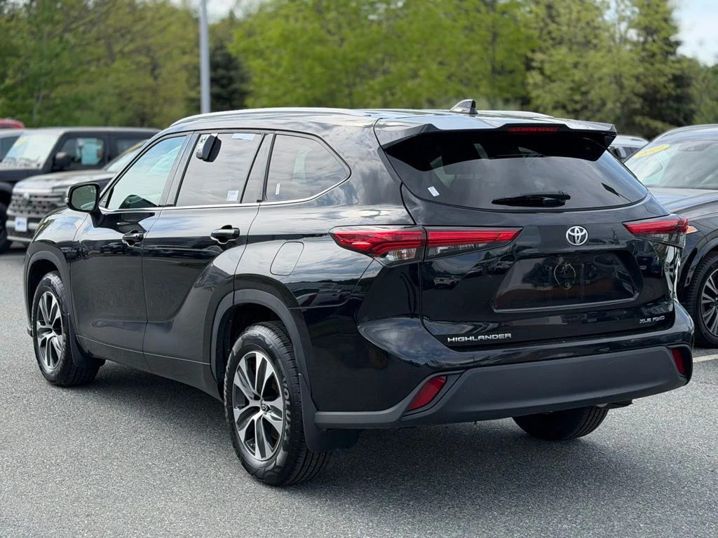 Used 2022 Black Toyota XLE image 5