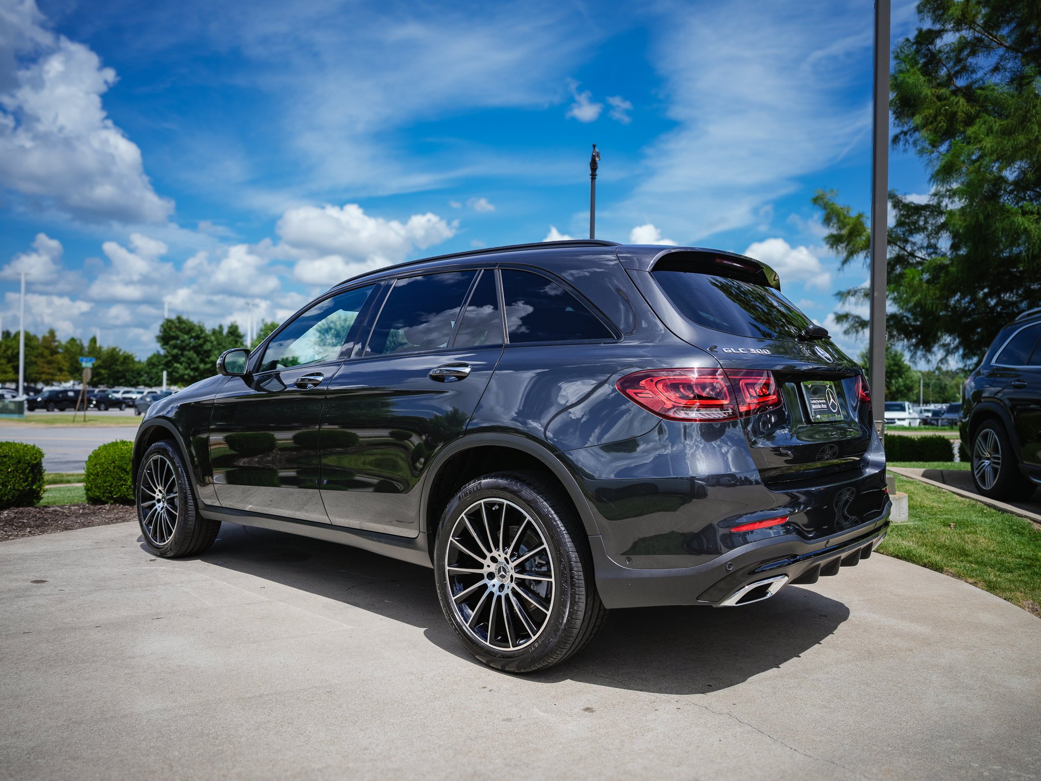 Used 2022 Graphite Gray Metallic Mercedes-Benz GLC 300 image 11