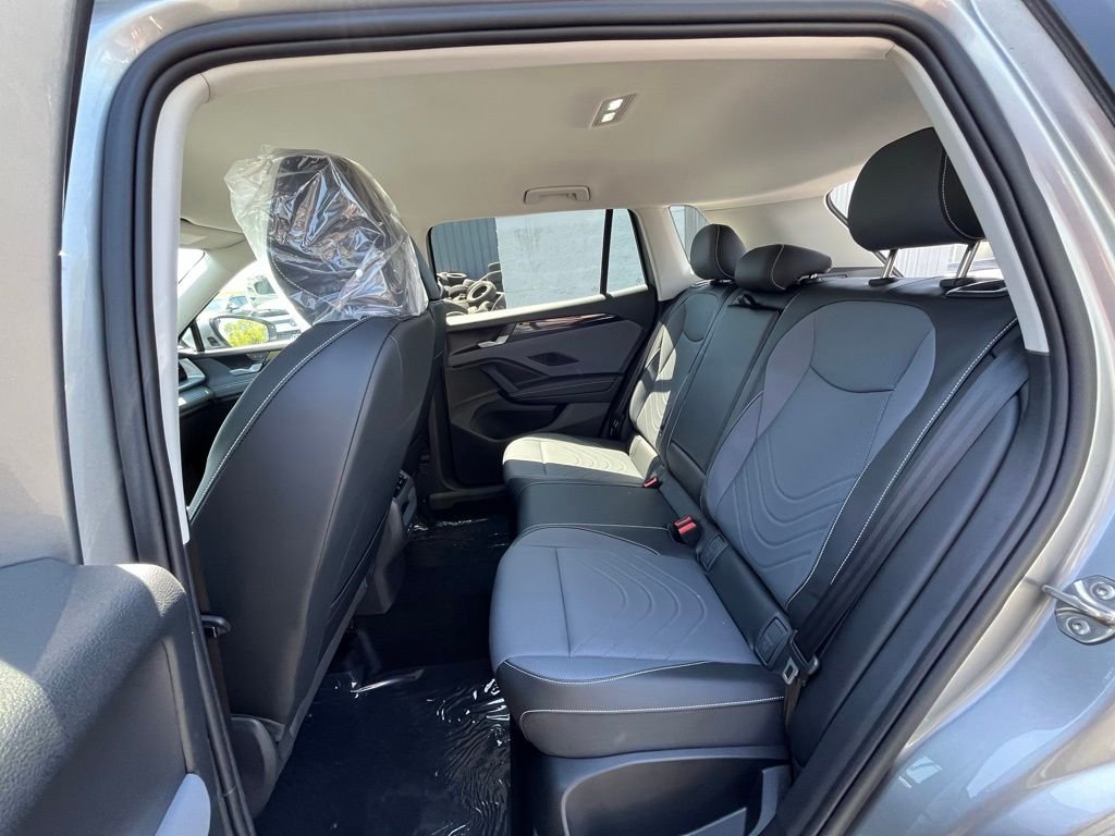 New 2026 Silver Volkswagen 2.0T SE image 22