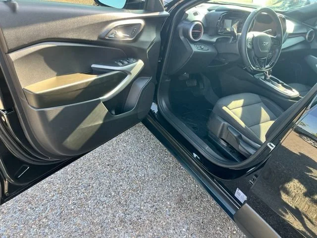 Used 2026 Mosaic Black Metallic Chevrolet 1RS image 18