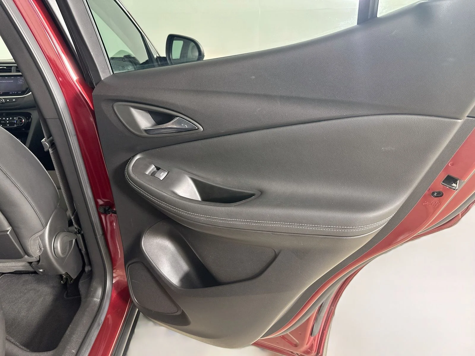 Used 2023 Red Buick  image 41