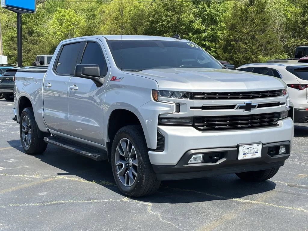 Used 2021 Silver Ice Metallic Chevrolet RST image 4