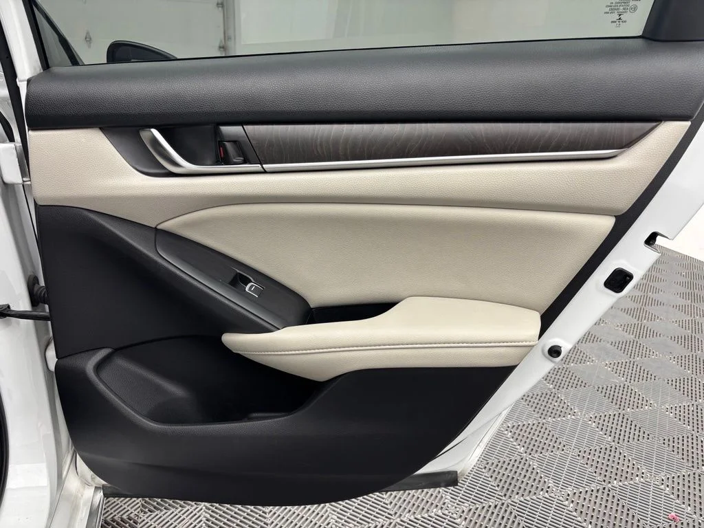 Used 2021  Honda EX-L image 38