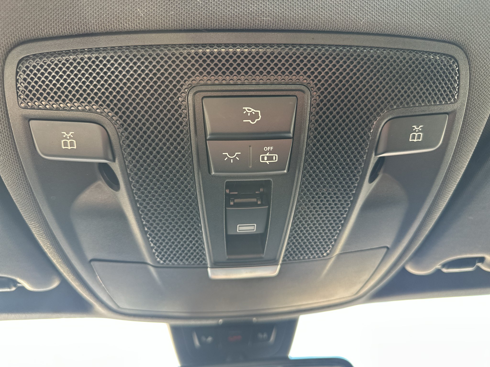 Used 2018 Polar Silver Metallic Mercedes-Benz 250 image 29