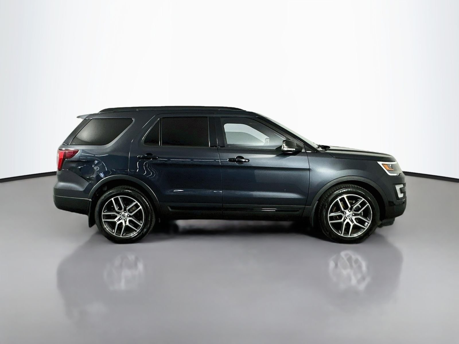 Used 2017 Quartz Metallic Ford Sport image 9