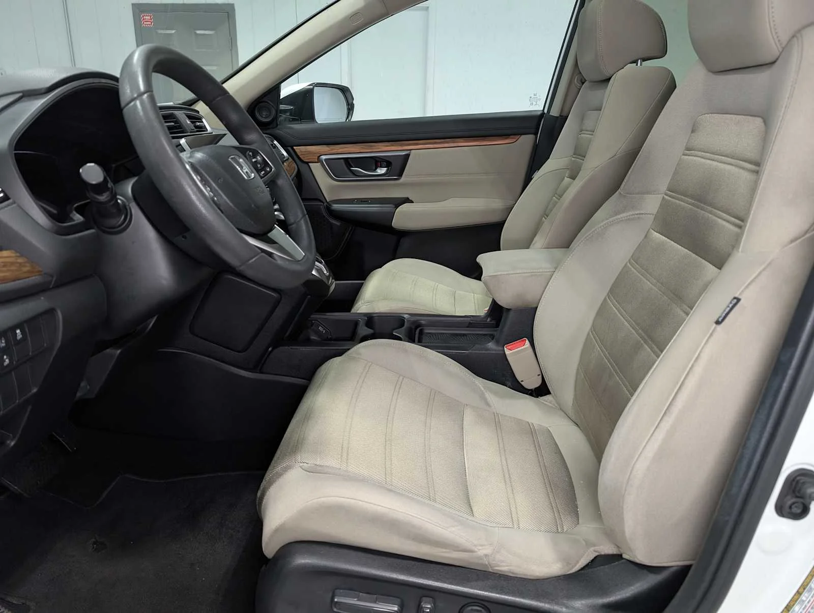 Used 2017 White Diamond Pearl Honda EX image 4