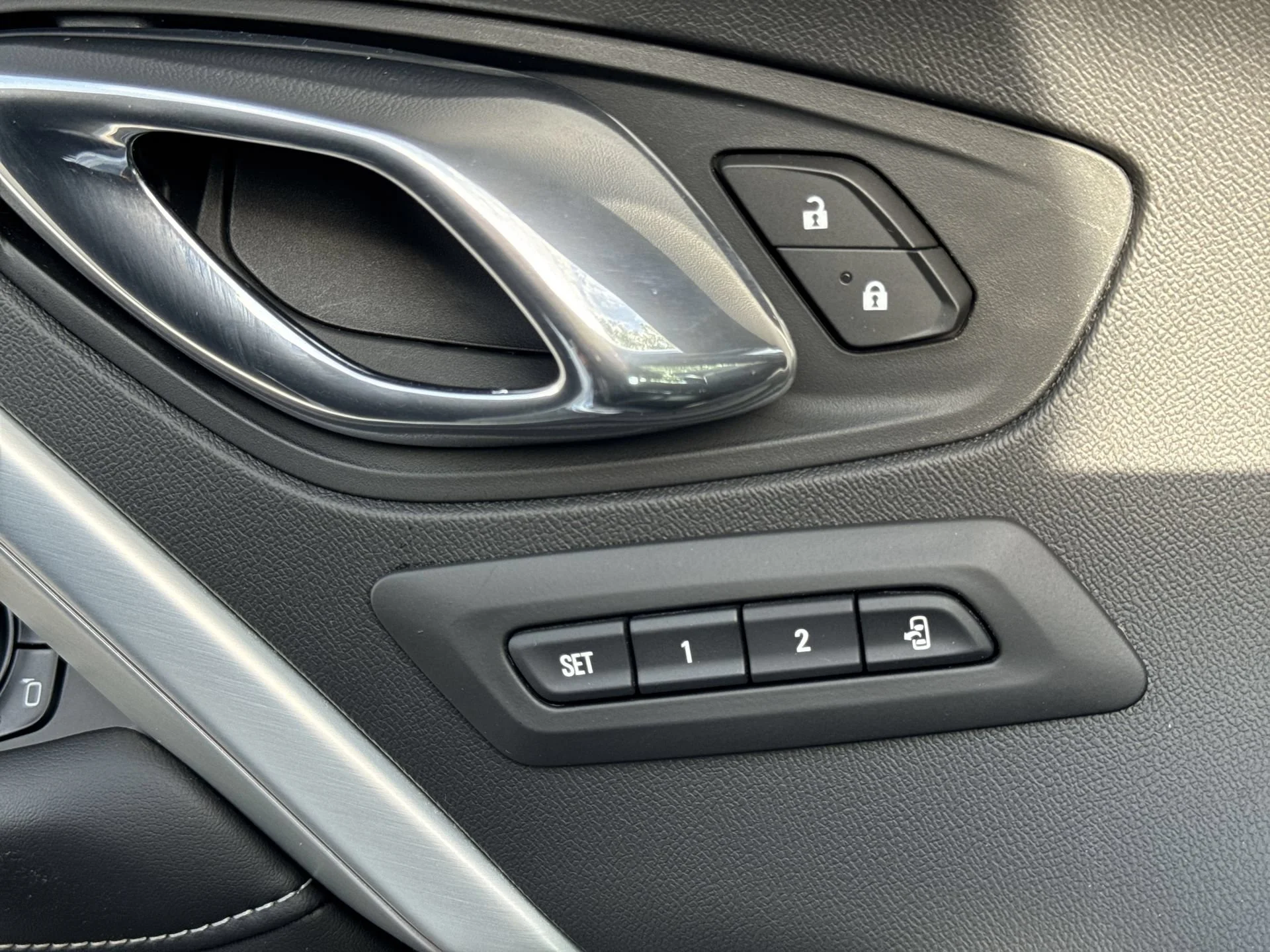 Used 2017 ARCTIC BLUE METALLIC Chevrolet 2SS image 13