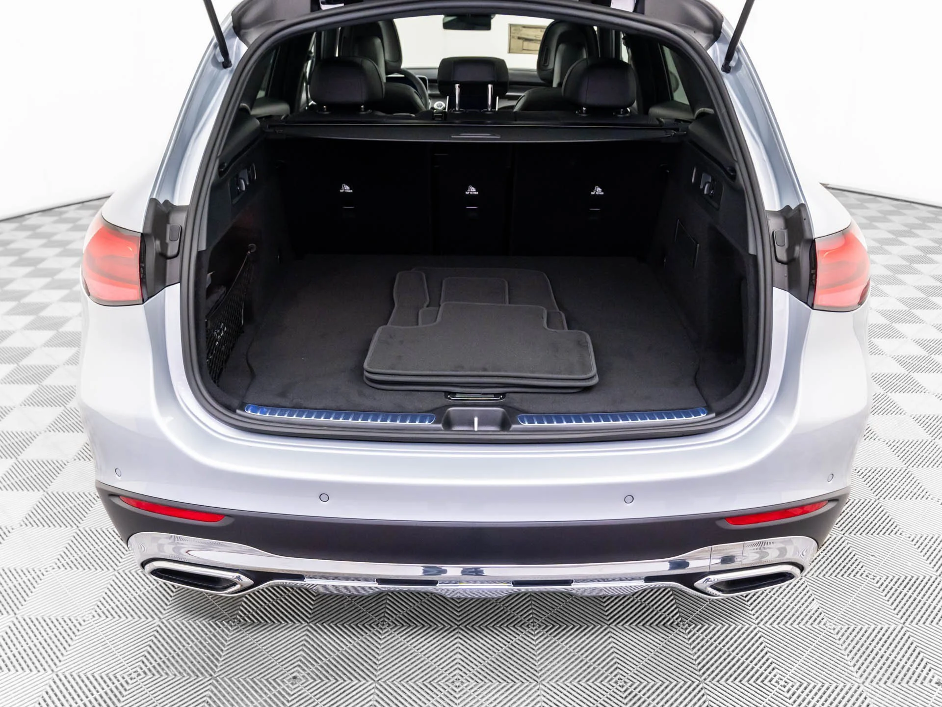 New 2026 Silver Mercedes-Benz GLC 300 image 28