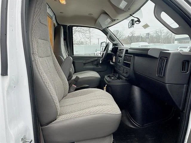 New 2025 Summit White GMC 2WT image 51