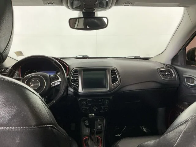 Used 2018 White Clearcoat Jeep Trailhawk image 24