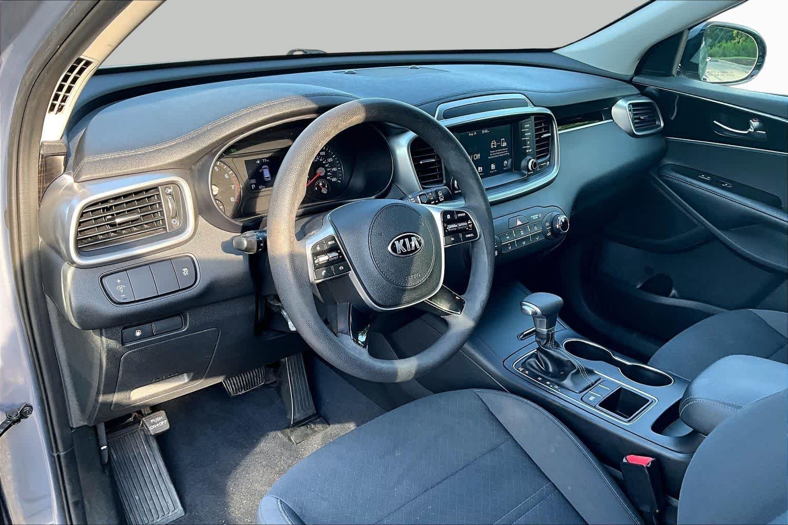 Used 2019 Everlasting Silver Kia L image 17