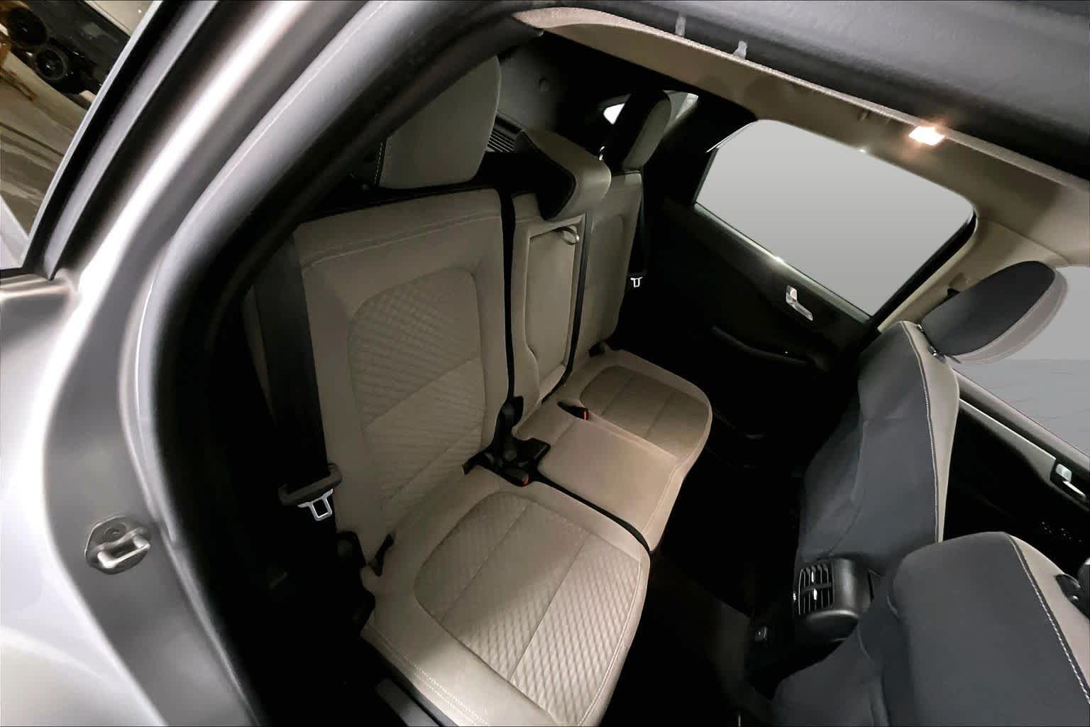 Used 2020 Ingot Silver Metallic Ford SE image 19