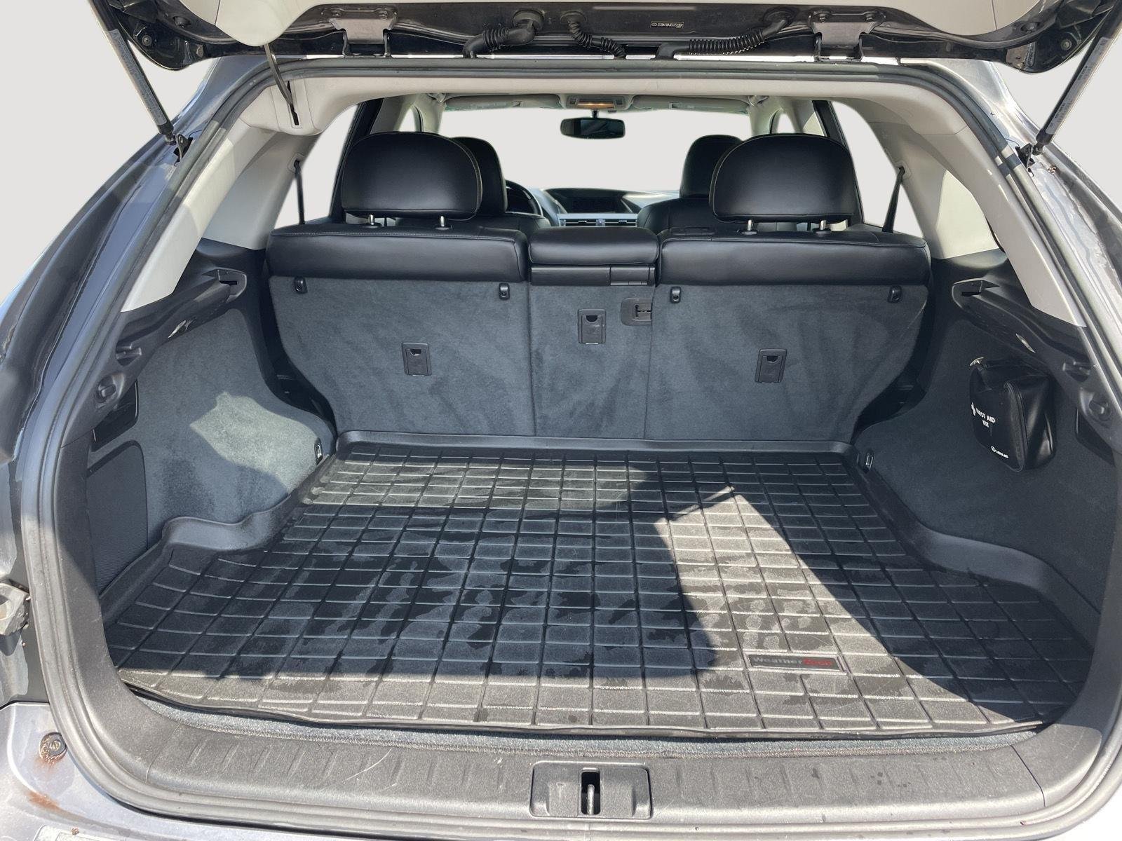 Used 2014 Nebula Gray Pearl Lexus Base image 21