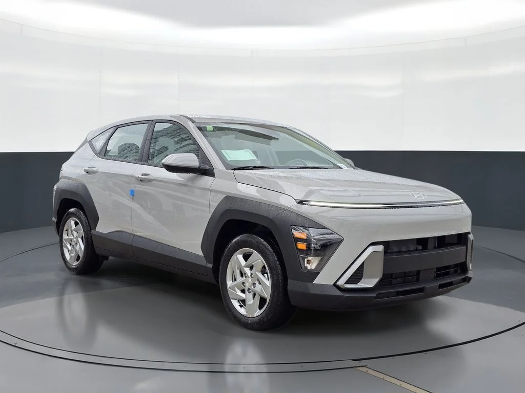 New 2027 Gray Hyundai SE image 2