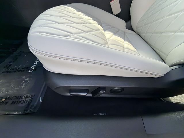 New 2026 Aspen White TriCoat Nissan SL image 12
