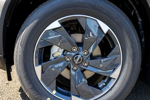2026 Nissan Rogue SV - Photo 9