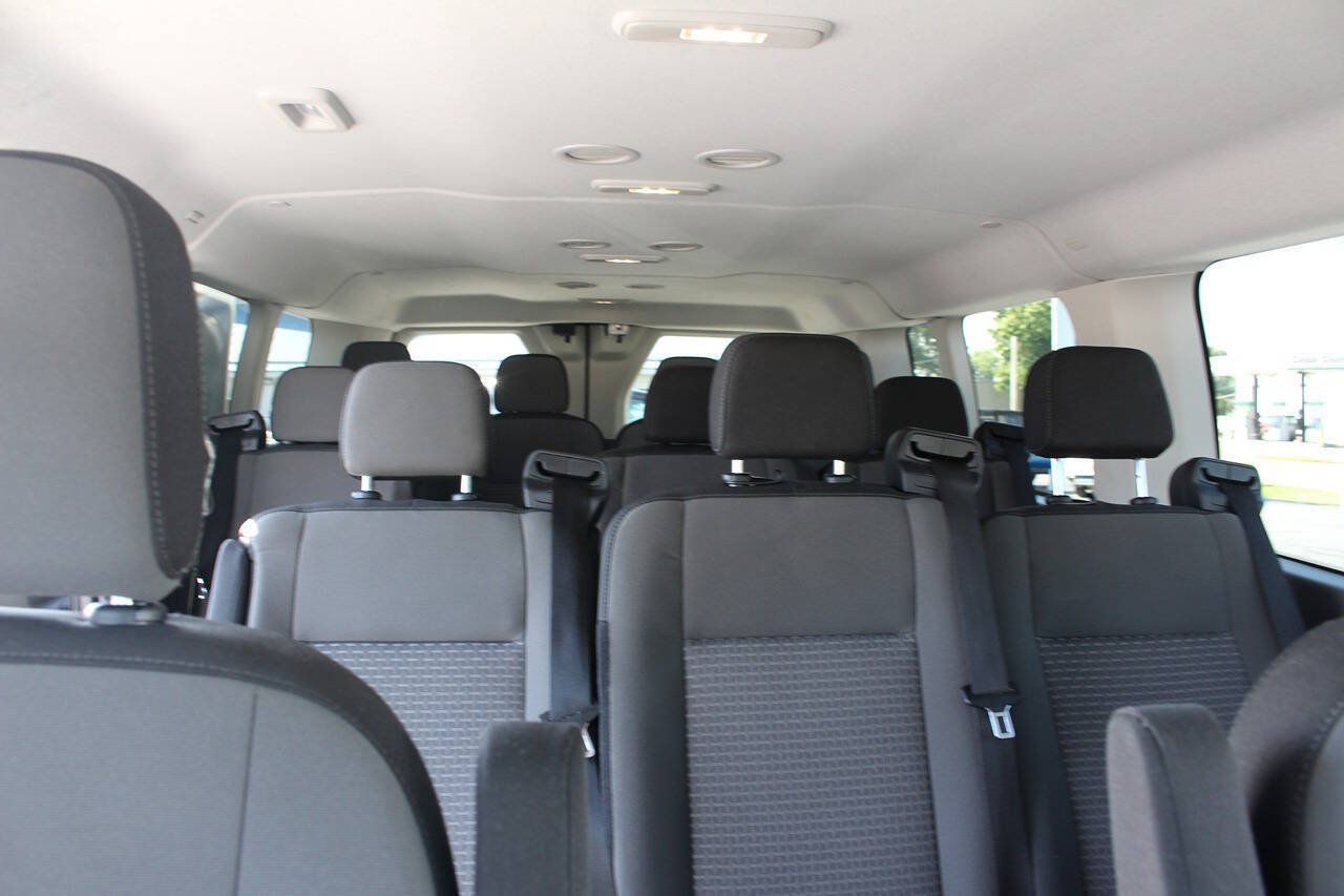 Used 2024 Oxford White Ford 350 XLT 3dr LWB Low Roof Passenger Van image 7