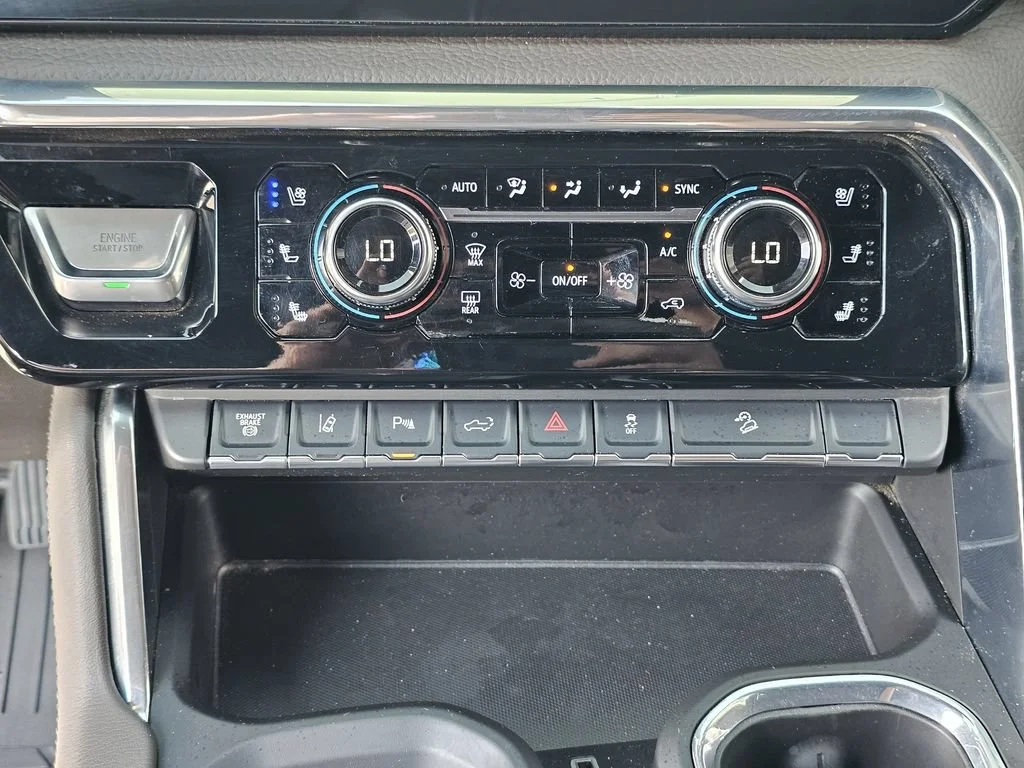 Used 2025 White Frost Tricoat GMC Denali image 29