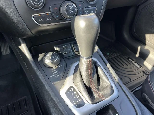 Used 2016 Blue Jeep Trailhawk image 19