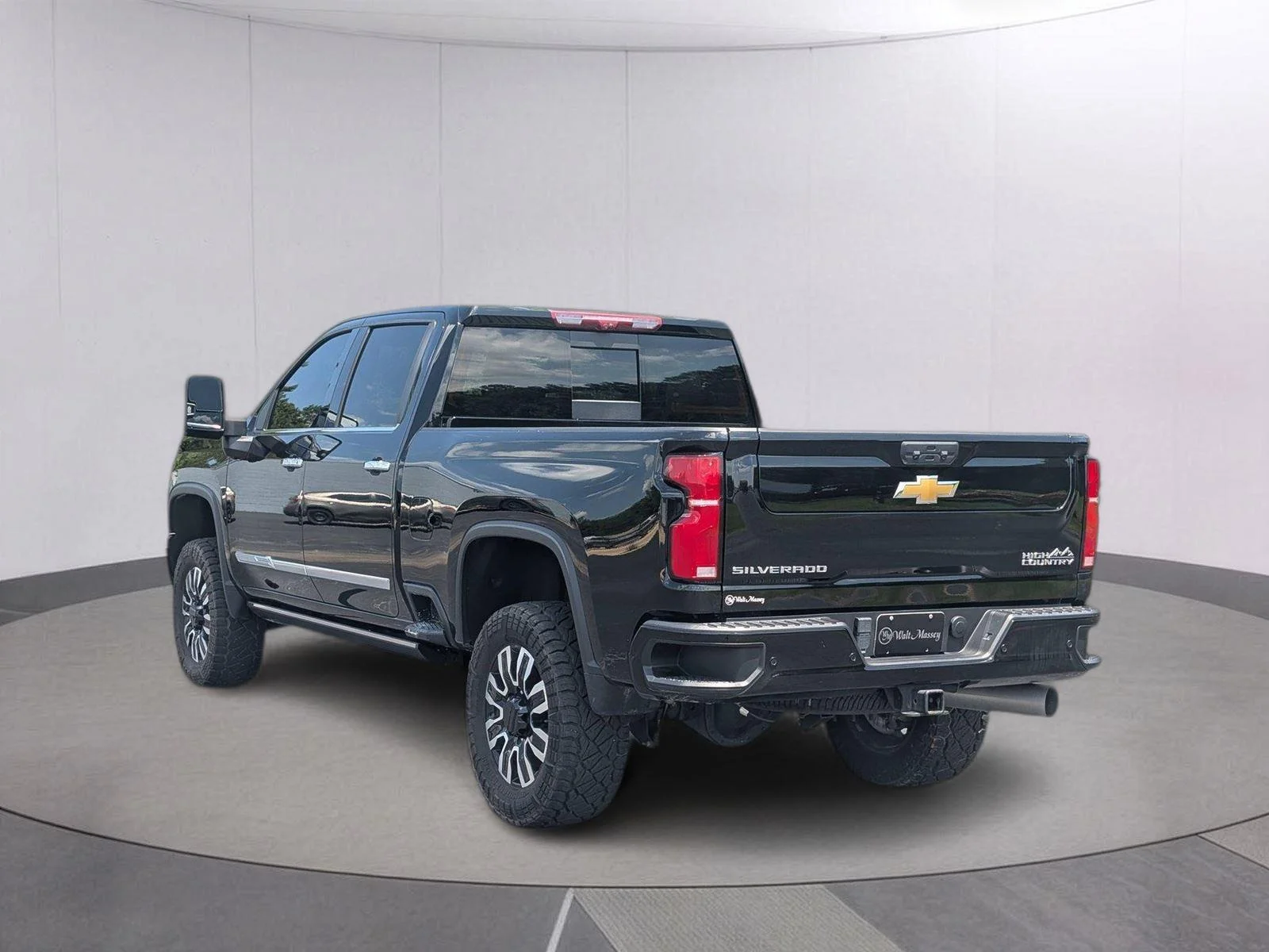 Used 2024 Black Chevrolet High Country image 3