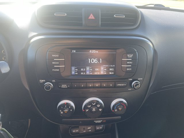 Used 2018 Clear White Kia Base image 14