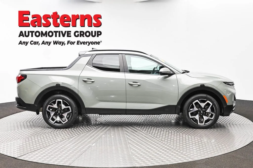 Used 2022 Green Hyundai Limited image 4