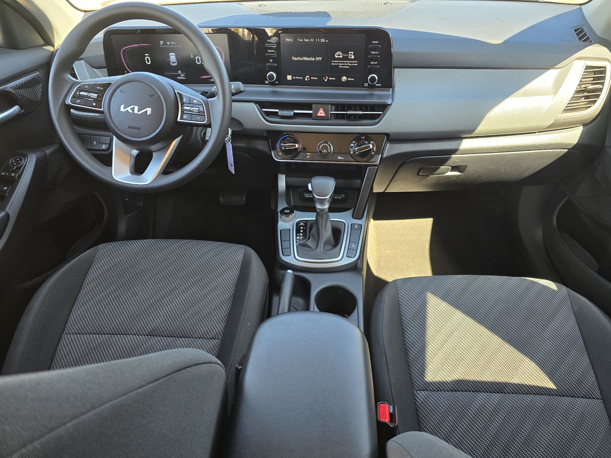 Used 2024 Fusion Black Kia LX image 25