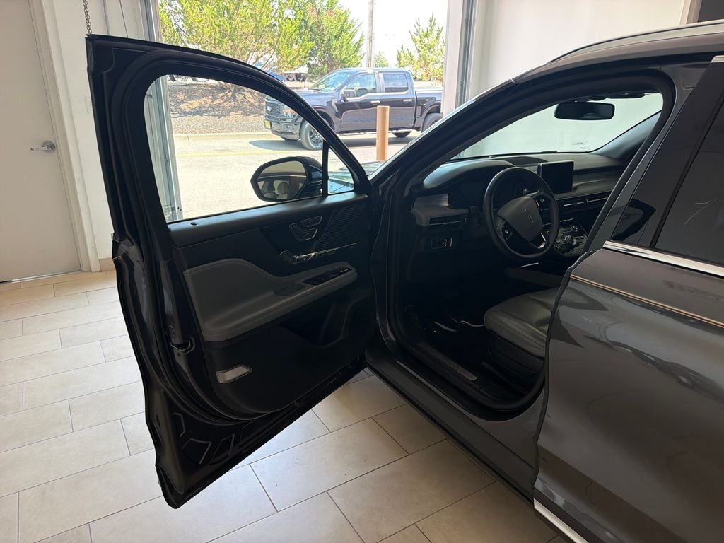 Used 2020 Gray Lincoln Standard image 10