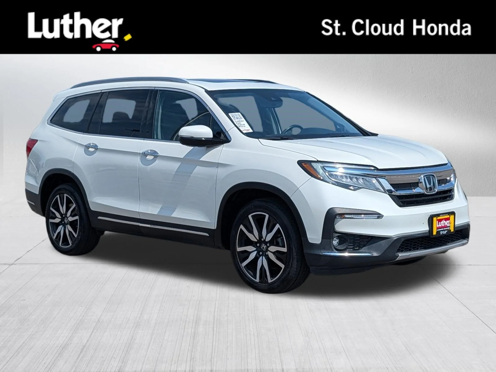 Used 2019 White Diamond Pearl Honda Touring 8-Passenger image 1