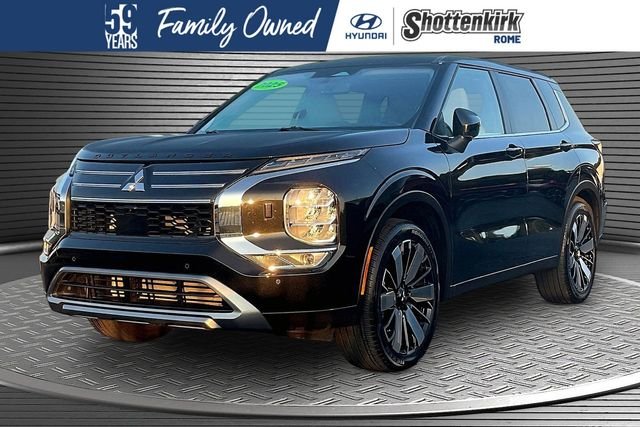 Used 2025  Mitsubishi SE image 1