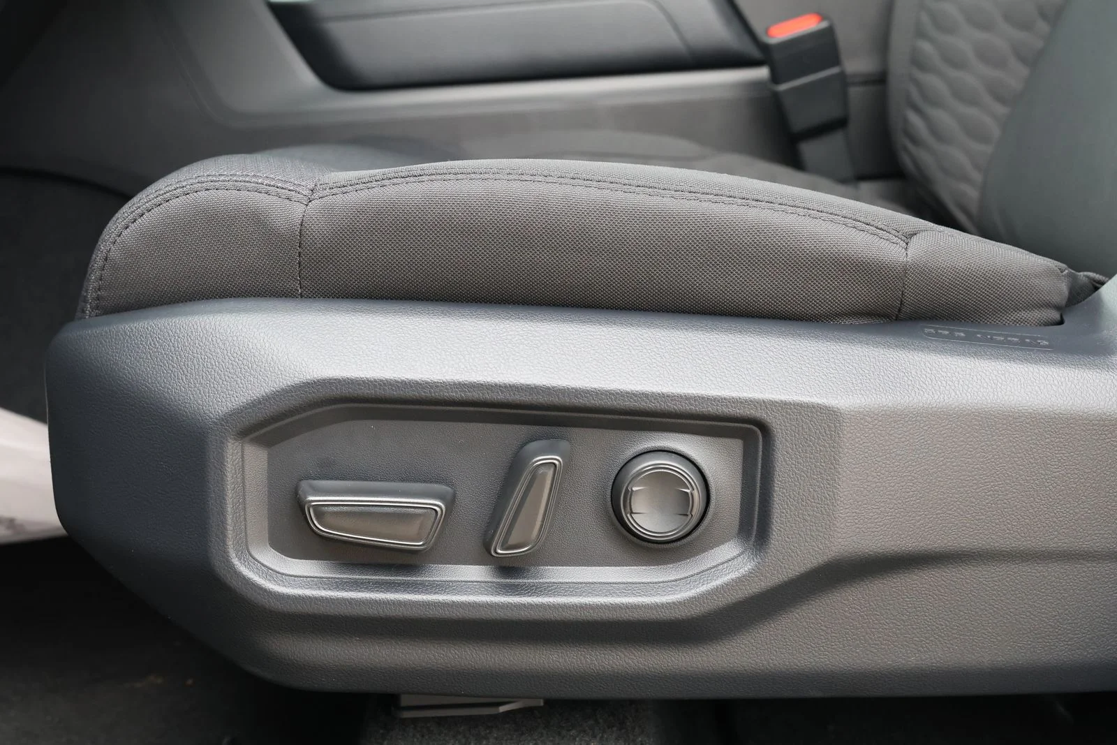 2026 Toyota Tundra SR5 - Photo 25