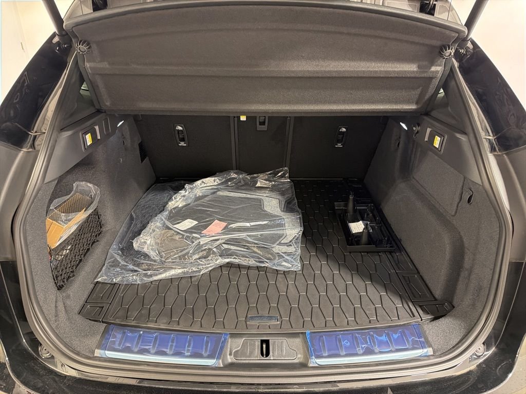 New 2026 Santorini Black Jaguar P400 R-Dynamic S image 29