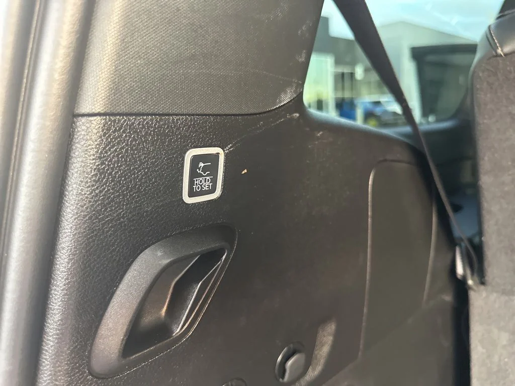 Used 2025 White Jeep Base image 26