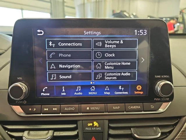 Used 2019 Silver Nissan 2.5 SL image 21