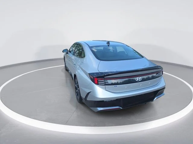 Used 2025 Silver Hyundai SEL image 7