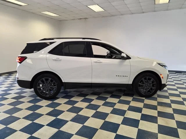 Used 2022 Summit White Chevrolet RS image 9
