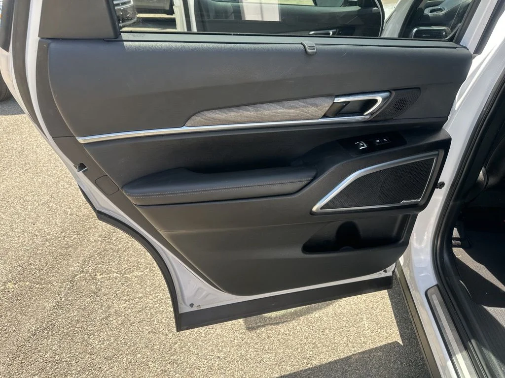 Used 2022 White Kia SX image 25