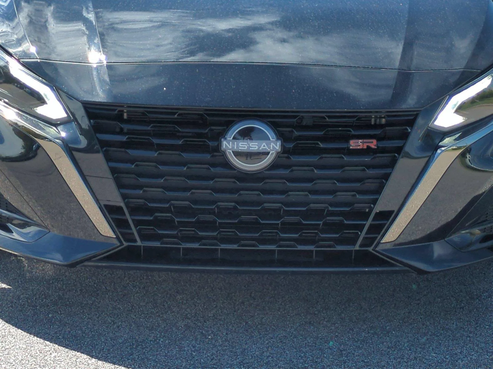 Used 2025 Super Black Nissan SR image 13