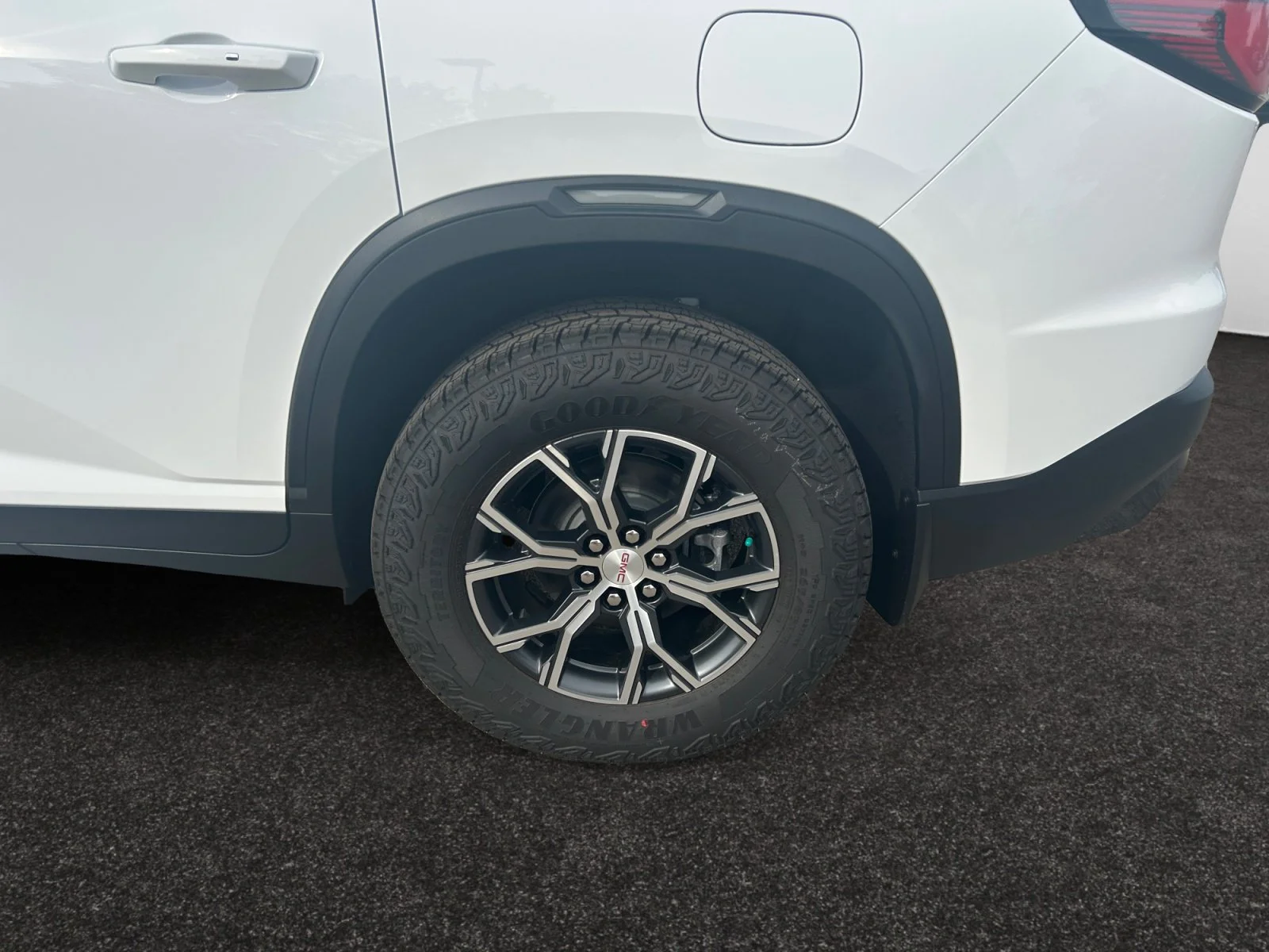 New 2027 Summit White GMC AT4 AWD image 9